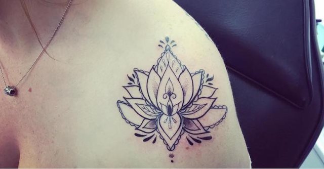 tattoo femenino para el hombro 130