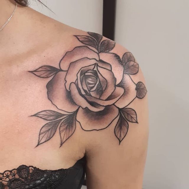 tattoo femenino para el hombro 139