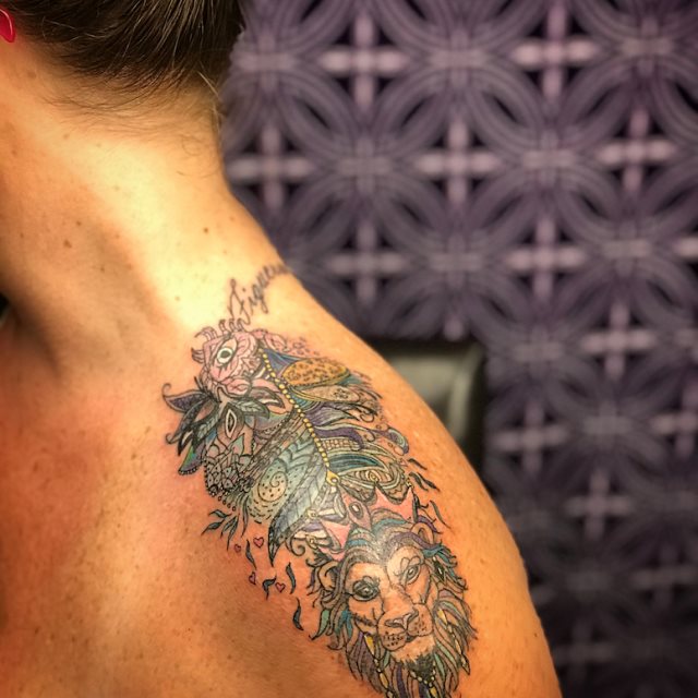 tattoo femenino para el hombro 152