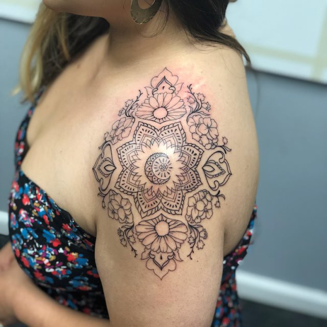 tattoo femenino para el hombro 169