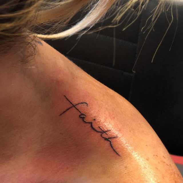 tattoo femenino para el hombro 178