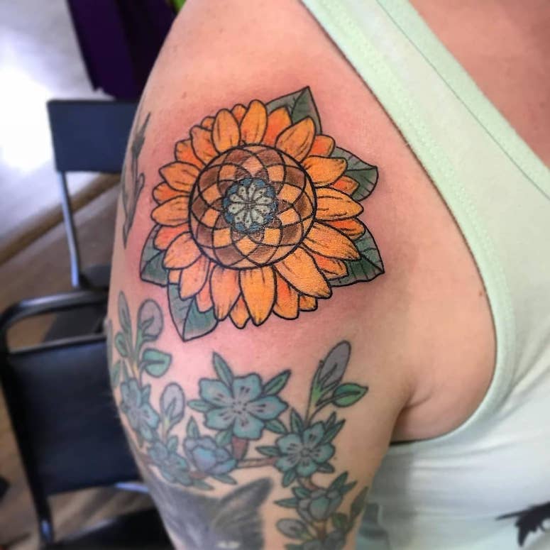 tattoo femenino para el hombro 190