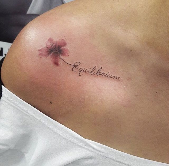 tattoo femenino para el hombro 213