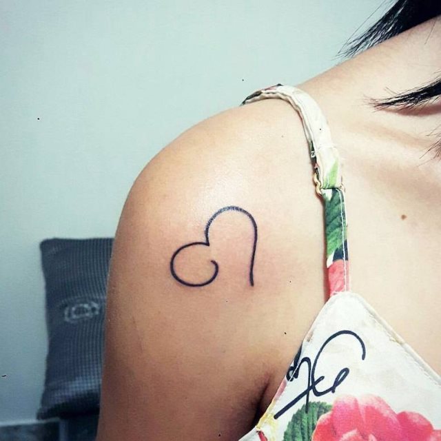 tattoo femenino para el hombro 215
