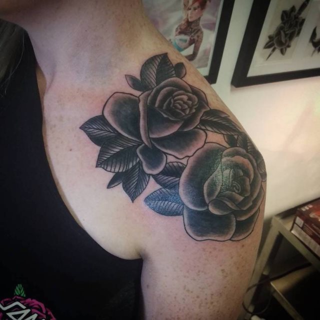 tattoo femenino para el hombro 220