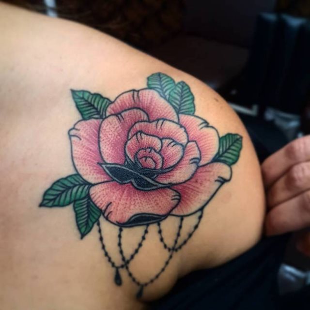 tattoo femenino para el hombro 25