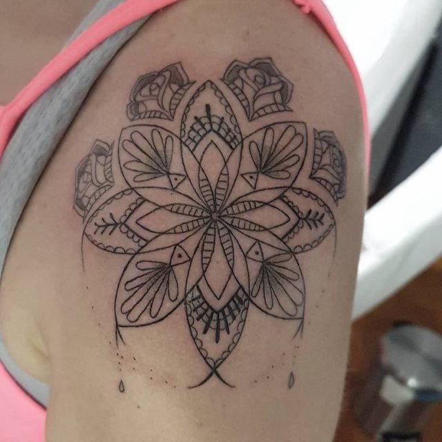 tattoo femenino para el hombro 27