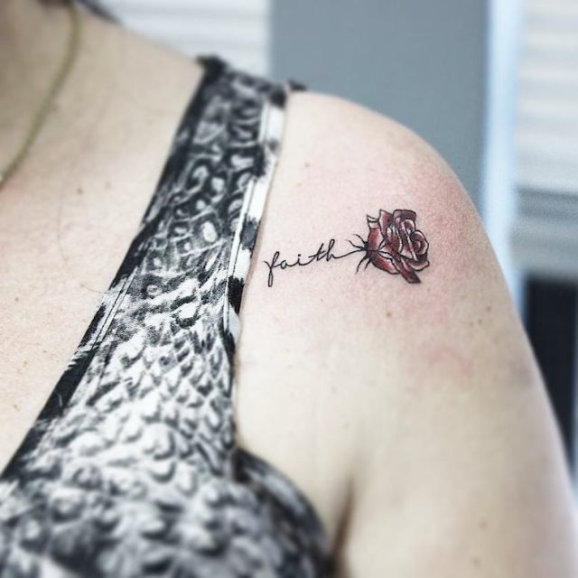 tattoo femenino para el hombro 28