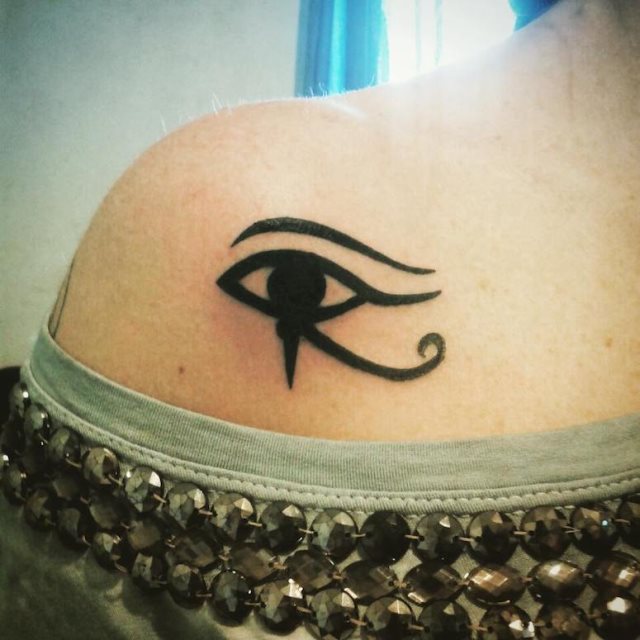 tattoo femenino para el hombro 32