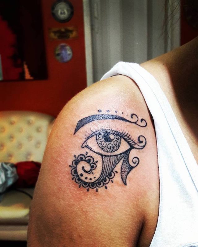 tattoo femenino para el hombro 37