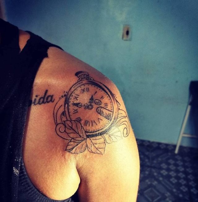 tattoo femenino para el hombro 42