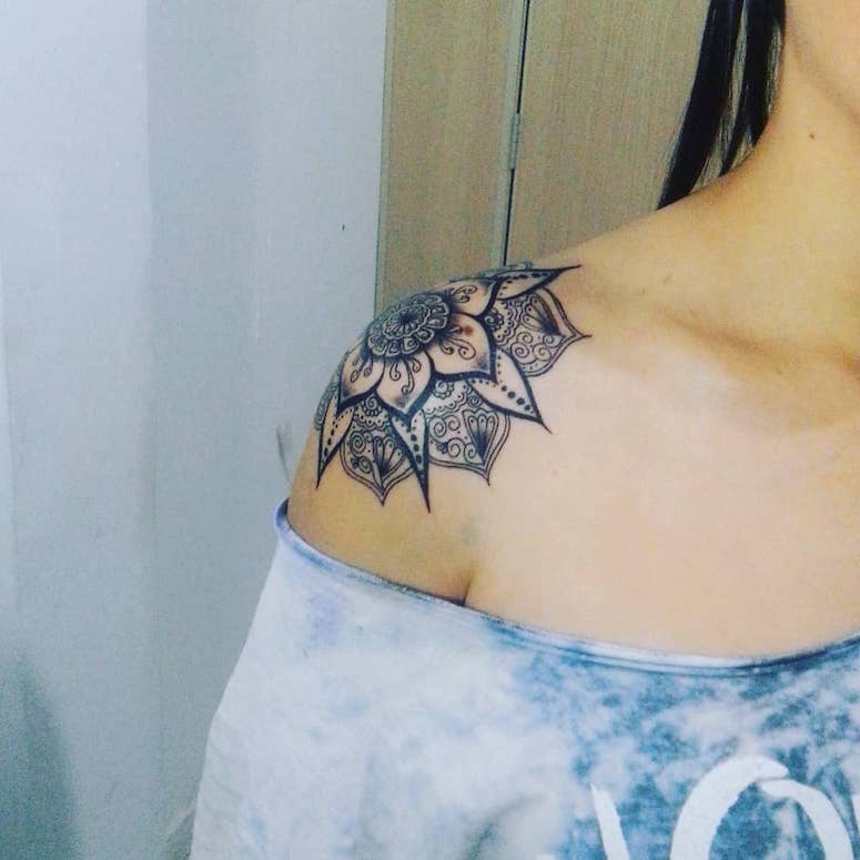 tattoo femenino para el hombro 45