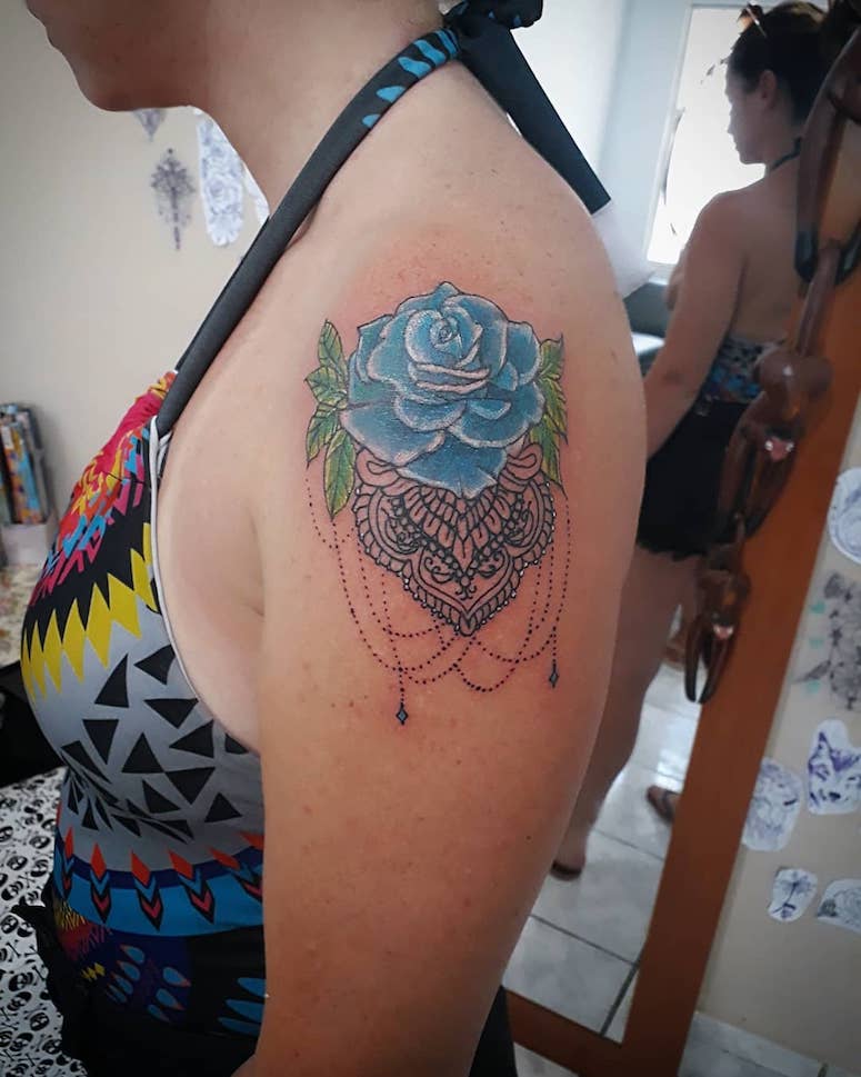 tattoo femenino para el hombro 47