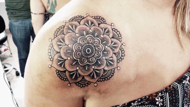 tattoo femenino para el hombro 62