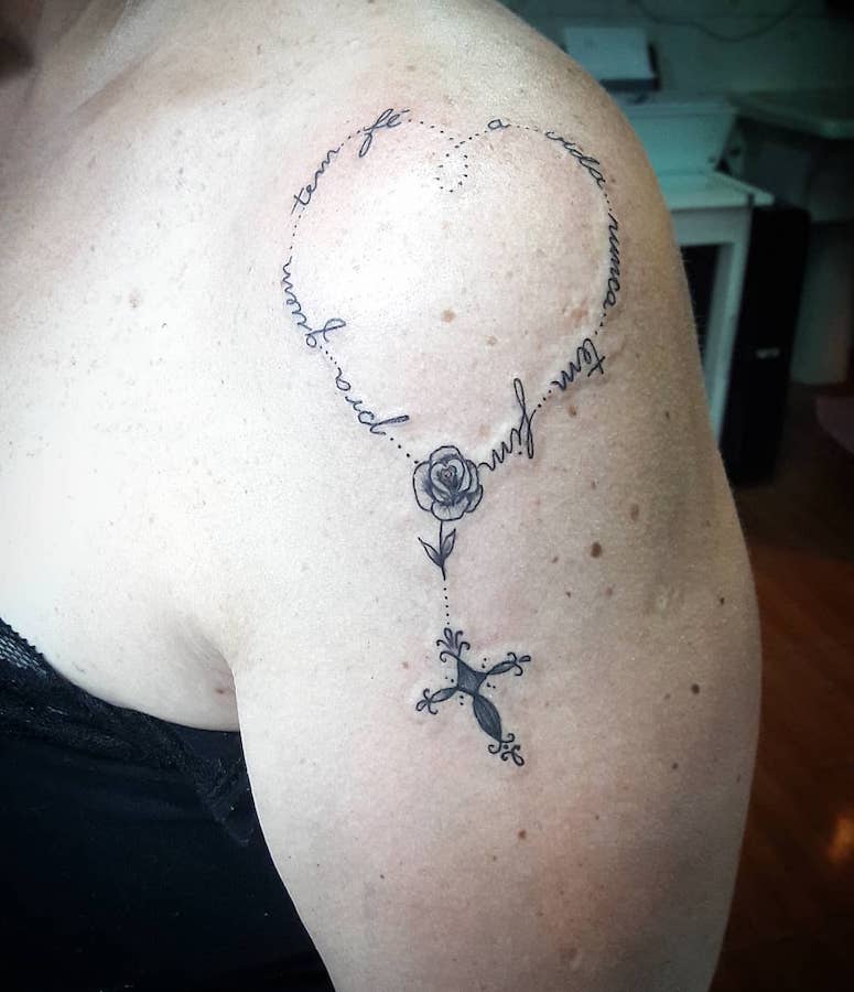 tattoo femenino para el hombro 76