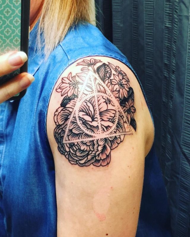 tattoo femenino para el hombro 84