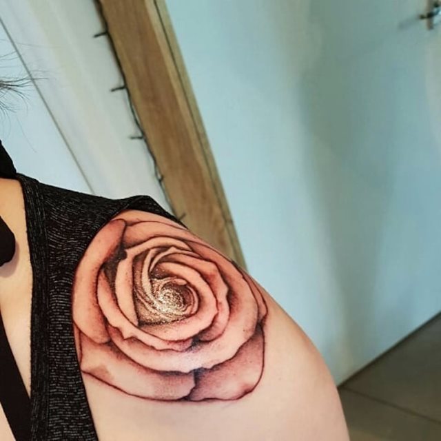 tattoo femenino para el hombro 90