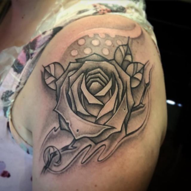 tattoo femenino para el hombro 97