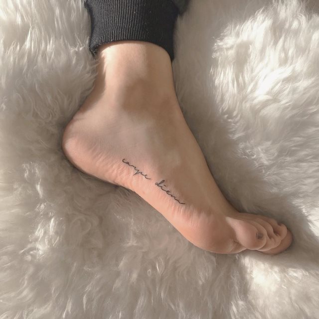 tattoo femenino para el pie 14