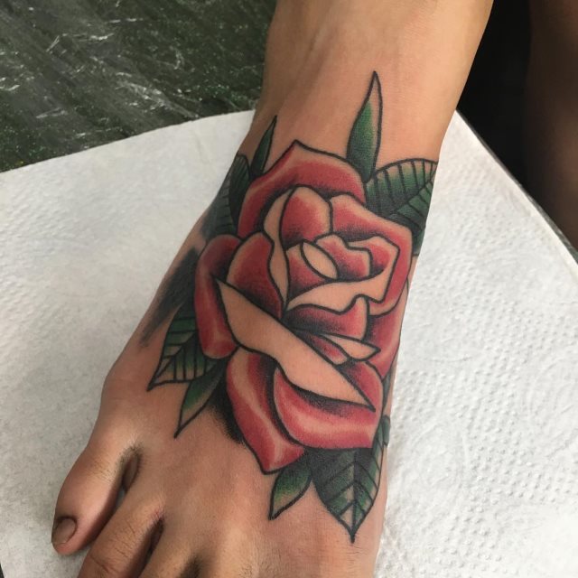 tattoo femenino para el pie 15
