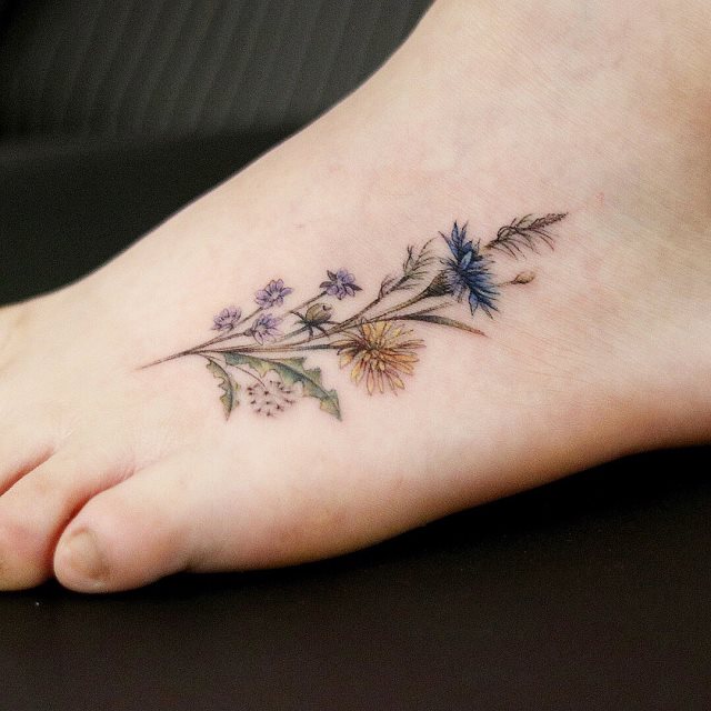 tattoo femenino para el pie 17