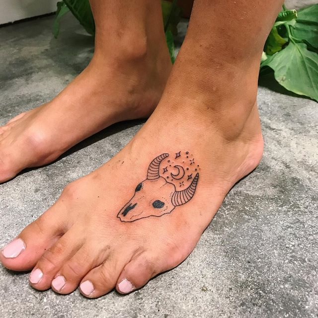 tattoo femenino para el pie 22