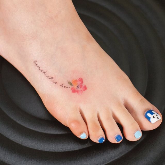 tattoo femenino para el pie 29