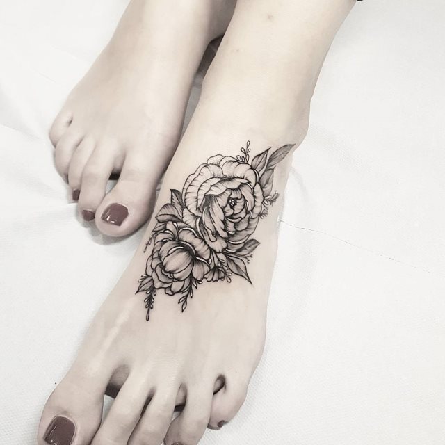 tattoo femenino para el pie 34