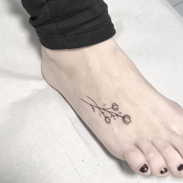 tattoo femenino para el pie 36