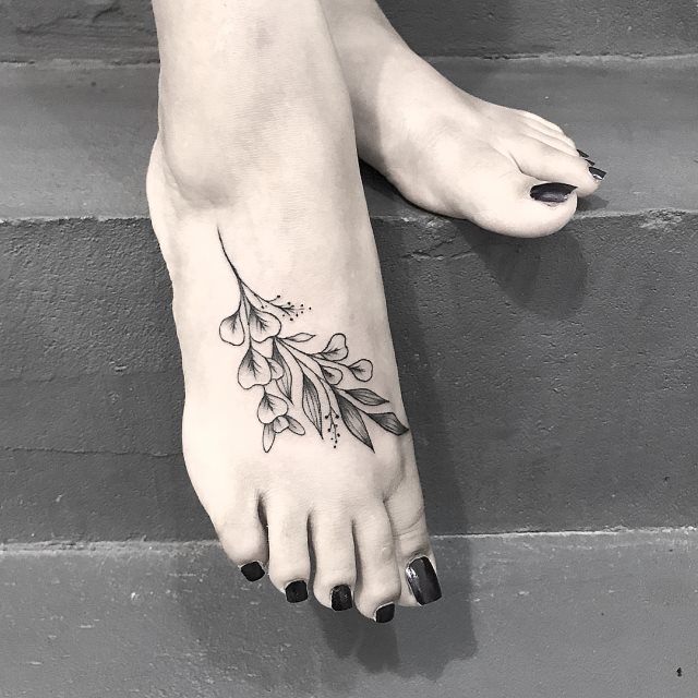 tattoo femenino para el pie 39
