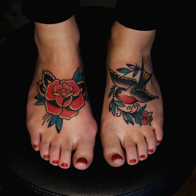 tattoo femenino para el pie 46