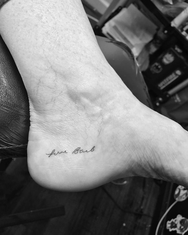 tattoo femenino para el pie 48