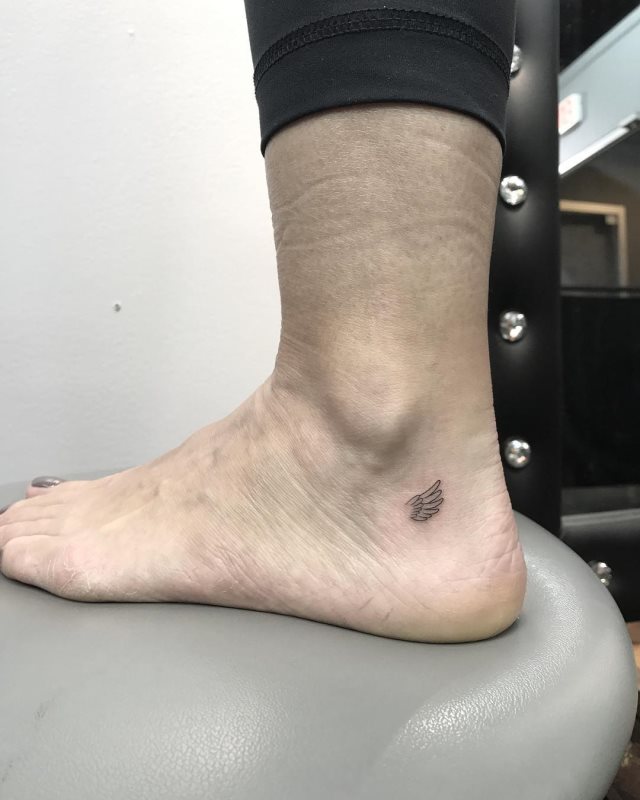 tattoo femenino para el pie 52
