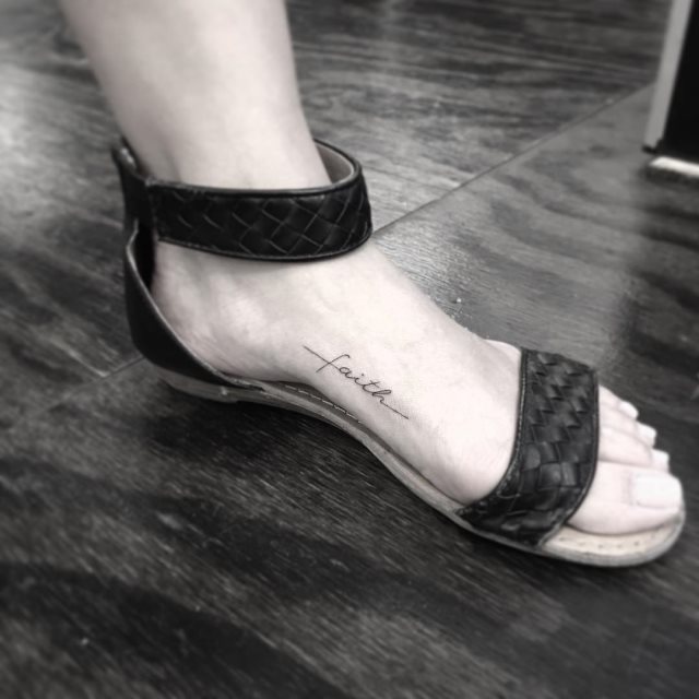 tattoo femenino para el pie 59