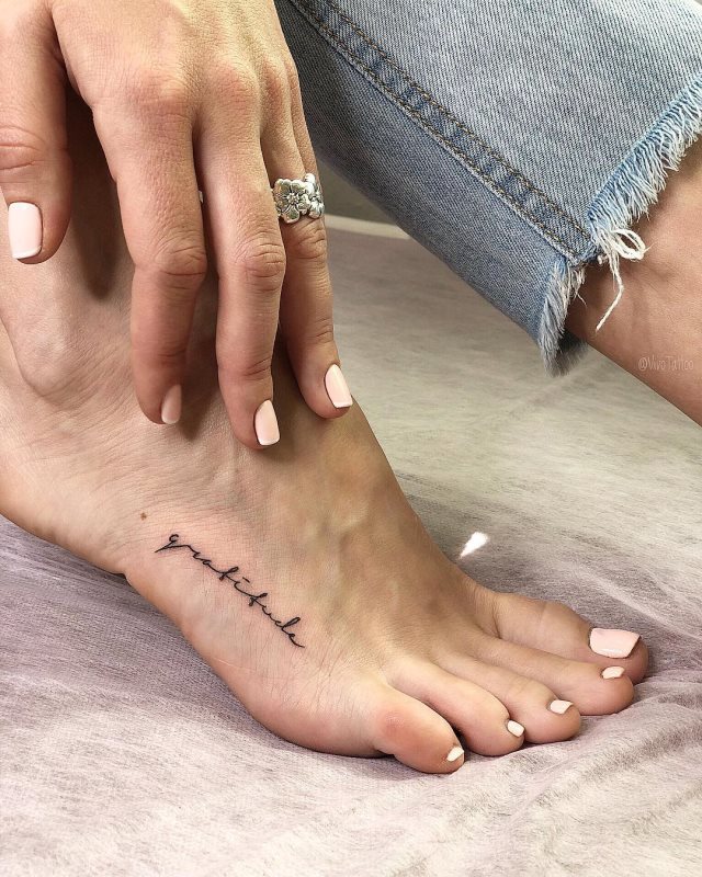 tattoo femenino para el pie 64