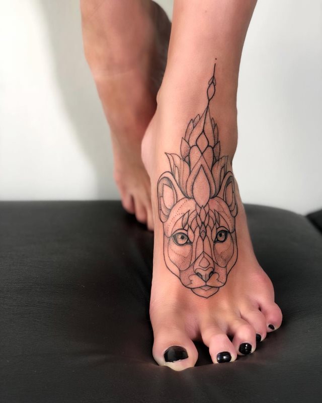 tattoo femenino para el pie 65