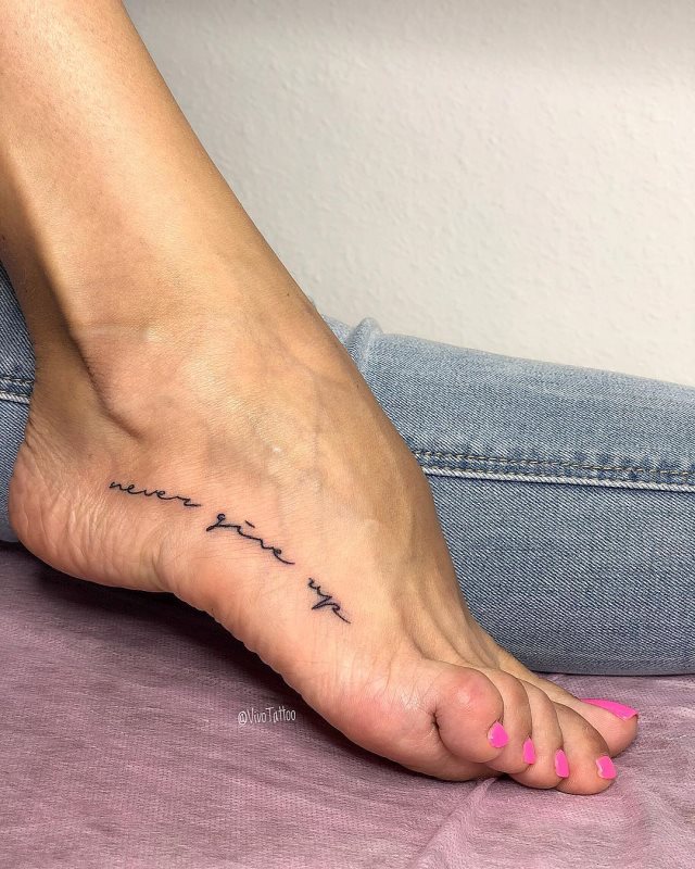 tattoo femenino para el pie 68