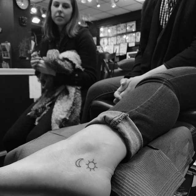 tattoo femenino para el pie 70
