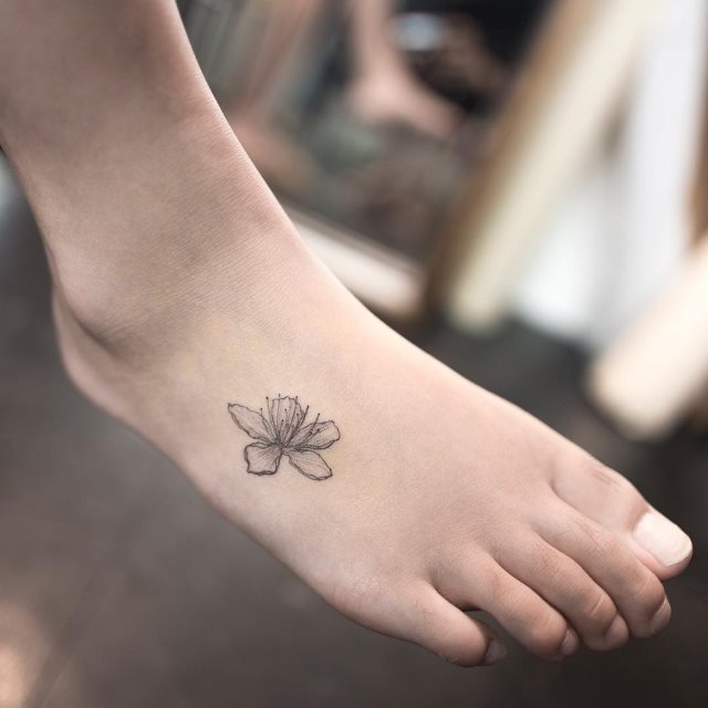 tattoo femenino para el pie 74