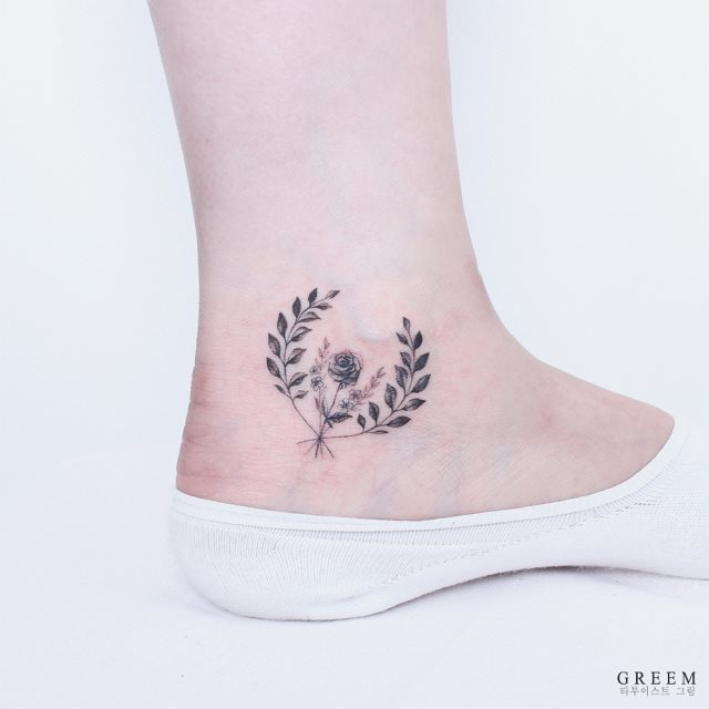 tattoo femenino para el pie 81