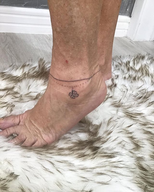 tattoo femenino para el tobillo 10