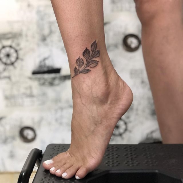 tattoo femenino para el tobillo 19