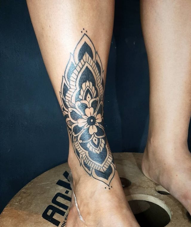 tattoo femenino para el tobillo 27