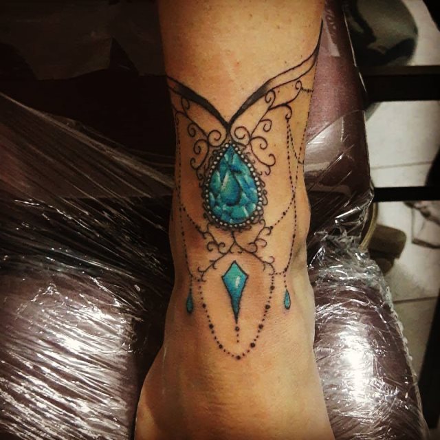 tattoo femenino para el tobillo 30