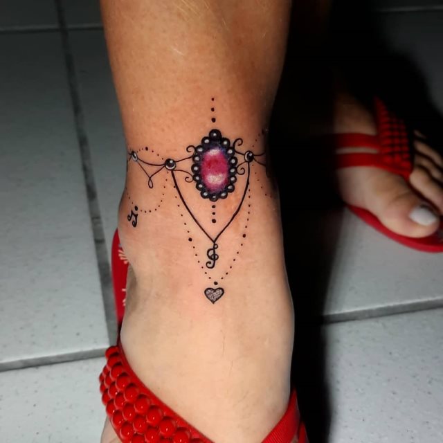 tattoo femenino para el tobillo 34