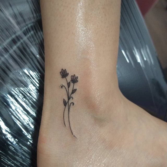 tattoo femenino para el tobillo 50