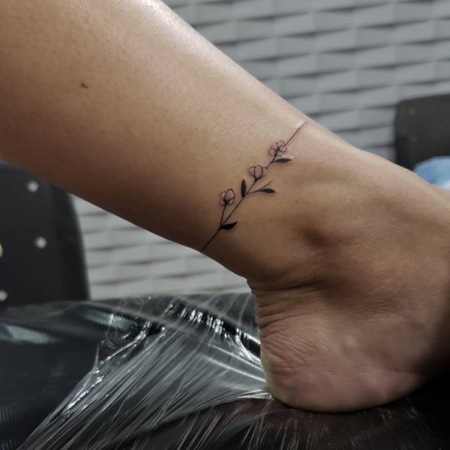 tattoo femenino para el tobillo 73