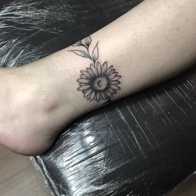 tattoo femenino para el tobillo 74
