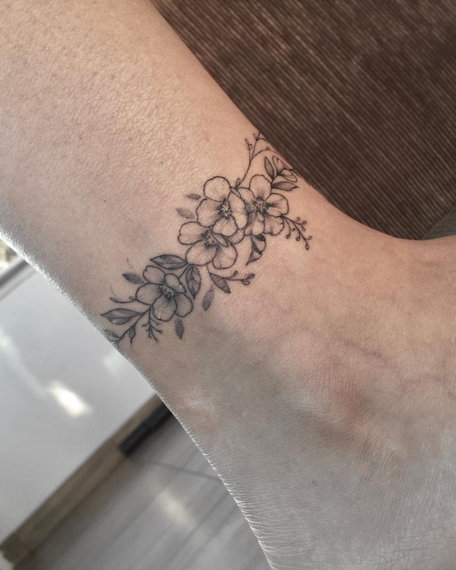 tattoo femenino para el tobillo 75