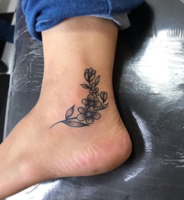 tattoo femenino para el tobillo 81